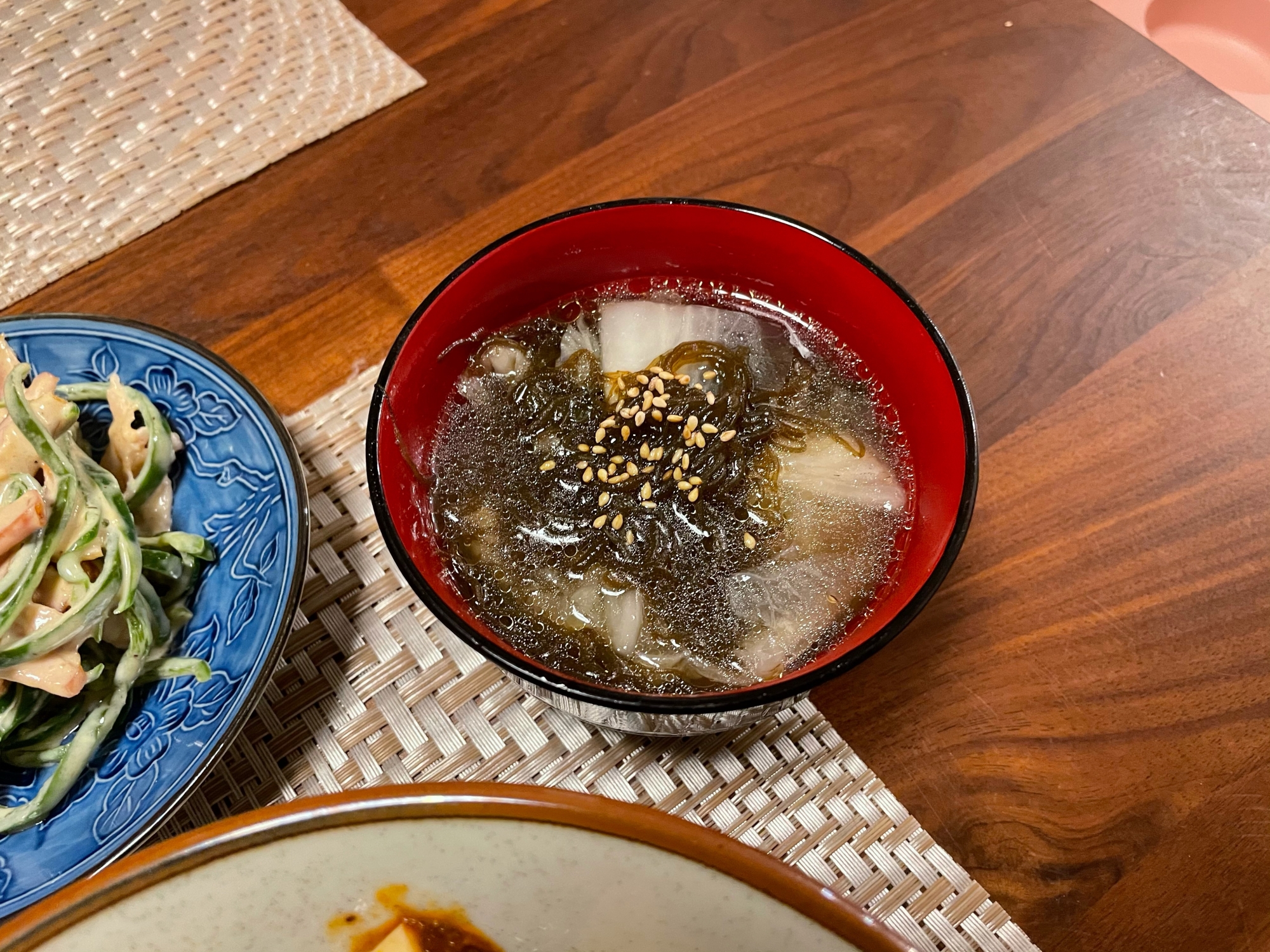 白菜漬けともずくの中華スープ