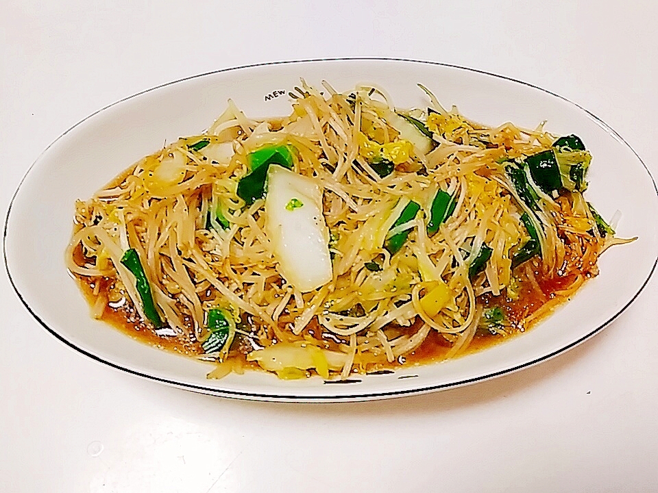 ラーメンに乗せてもオッケー♪もやしたっぷり野菜炒め