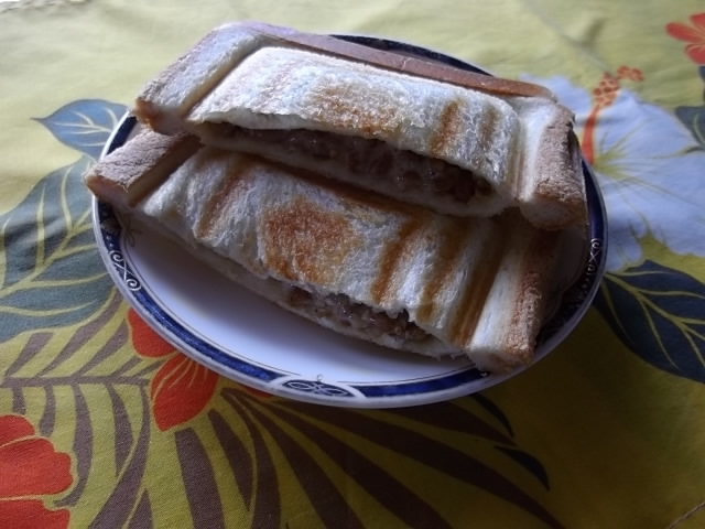 ごまマヨ納豆のホットサンド