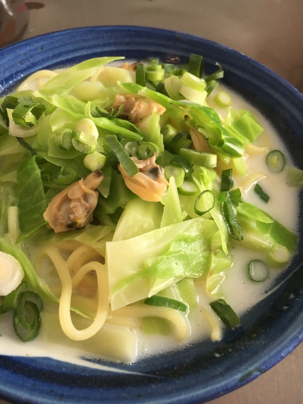 キャベツとあさりのミルク風味ラーメン