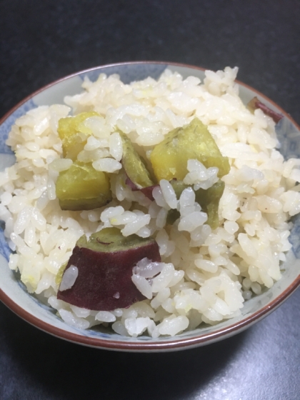 ごま塩なかったのですがほんのり醤油の香りとお芋の甘味がよく合って美味しかったです♪