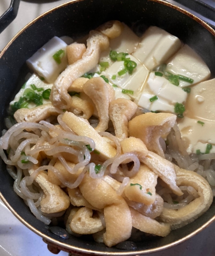 豆腐と糸こんにゃく、油揚げのめんつゆ煮