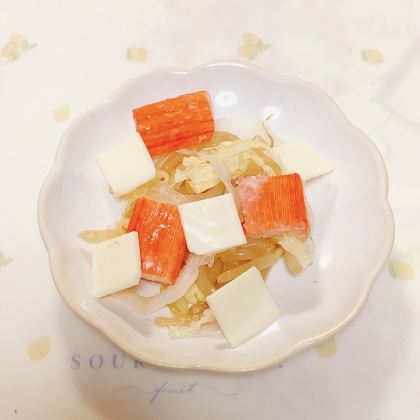 国産チーズともやしのサラダ
