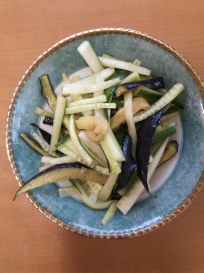 茄子が大好きなんで、畑で採れたなすで作りました♪
ドレッシングでさっぱりと。いくらでも食べれちゃいそうです♪