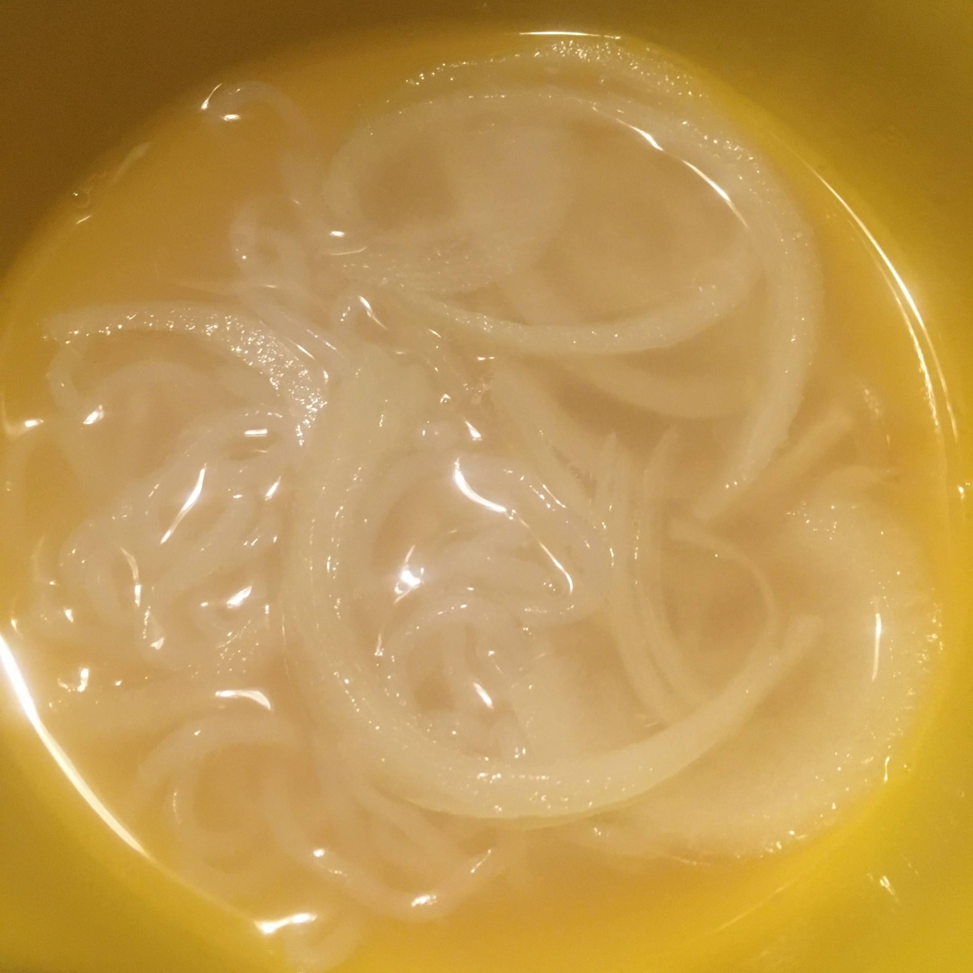 白滝と玉ねぎの味噌汁