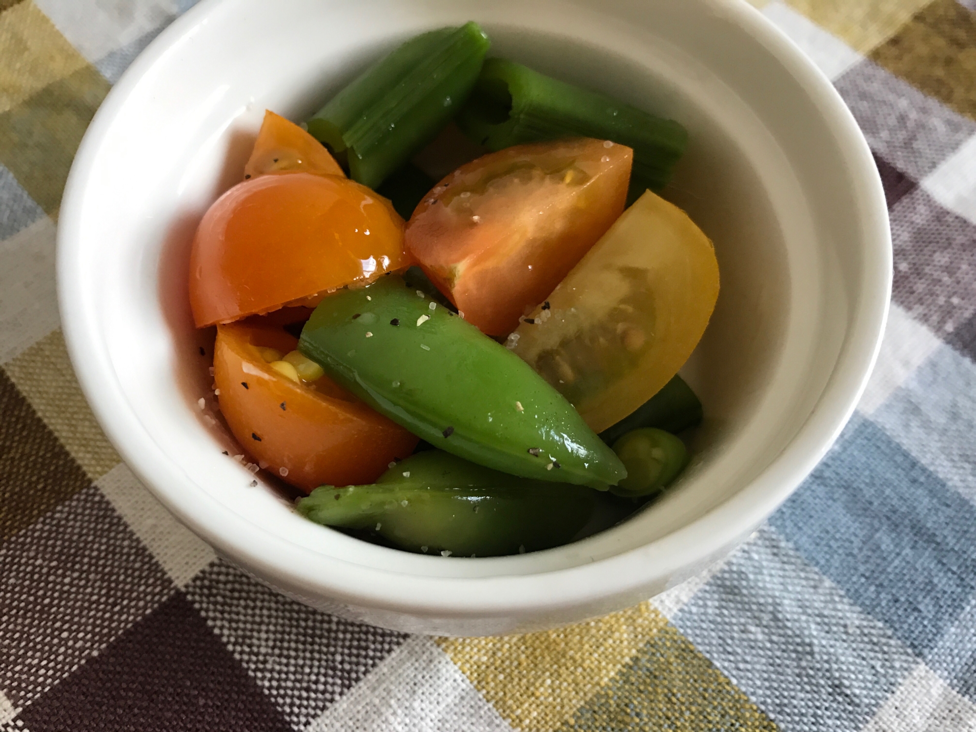 スナップえんどうとミニトマトのマリネ