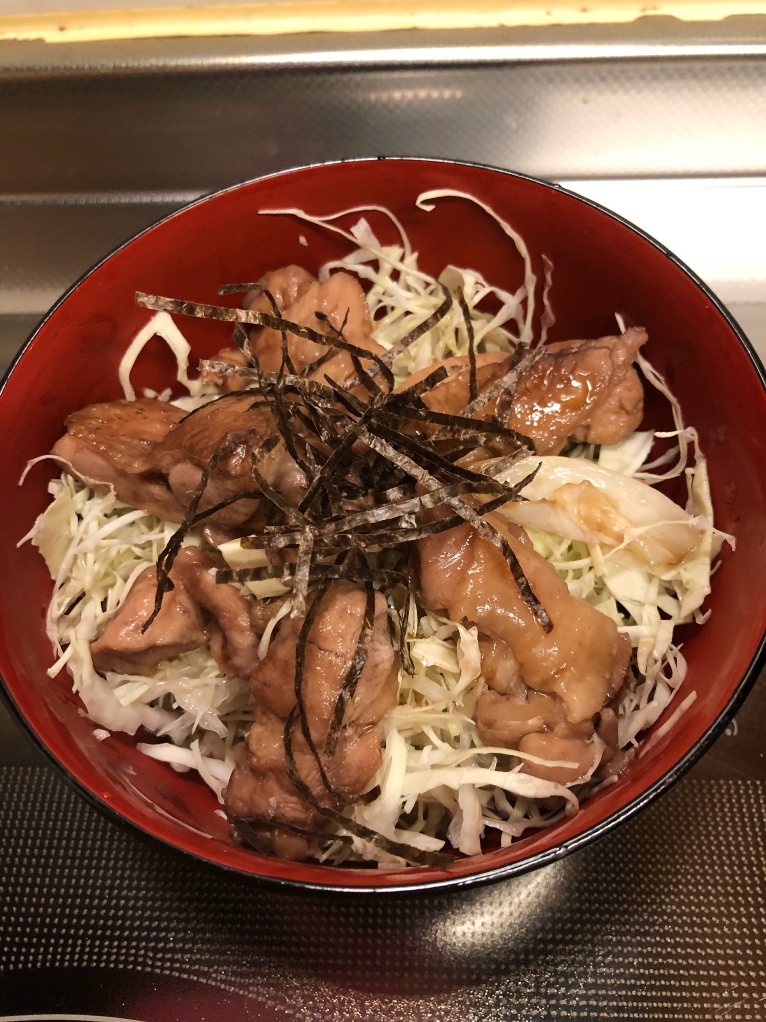 クローブ香る♪たっぷりキャベツの照り焼きチキン丼♪