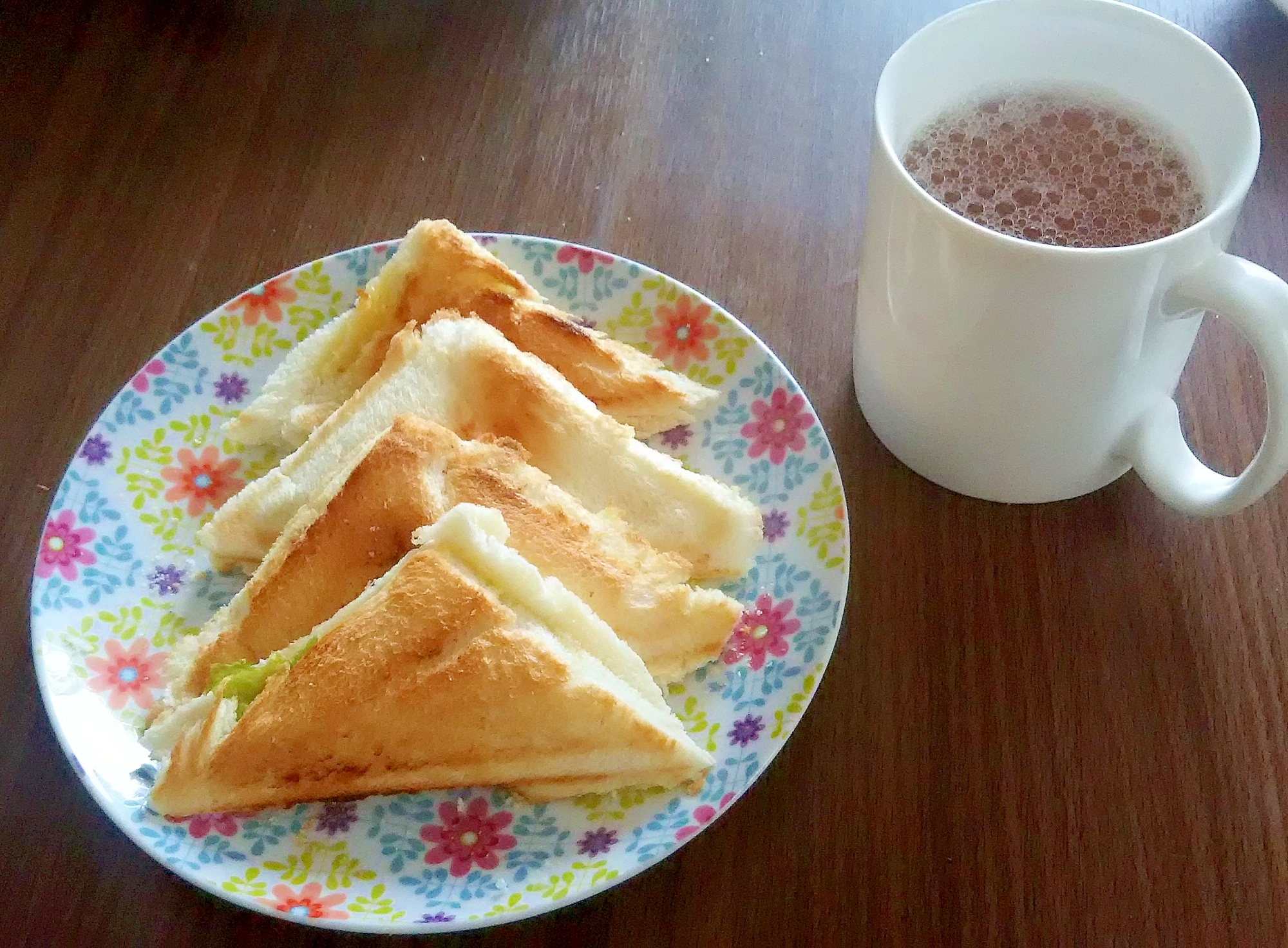 手軽に美味しく♪ハムとチーズのホットサンド