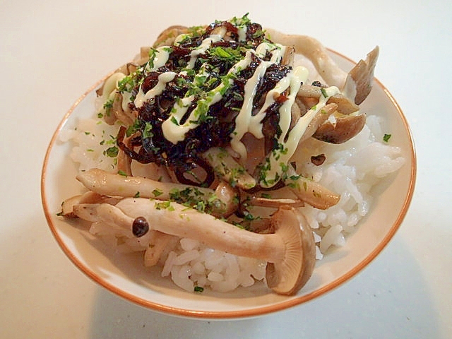 炒めしめじと昆布佃煮のすし飯ご飯