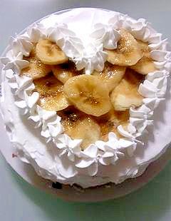 バナナスポンジのデコレーションケーキ