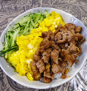 甘辛まぐろたたきの三色丼