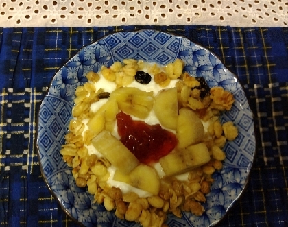 バナナジャムグラノーラꕤ華やかヨーグルト