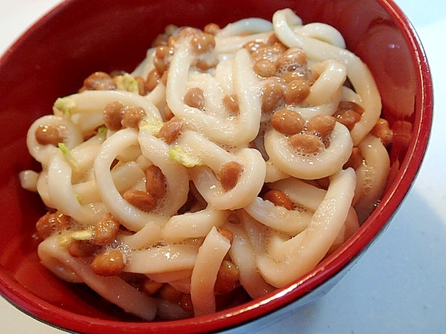 納豆とグリーンピースチップスの冷やしうどん♪