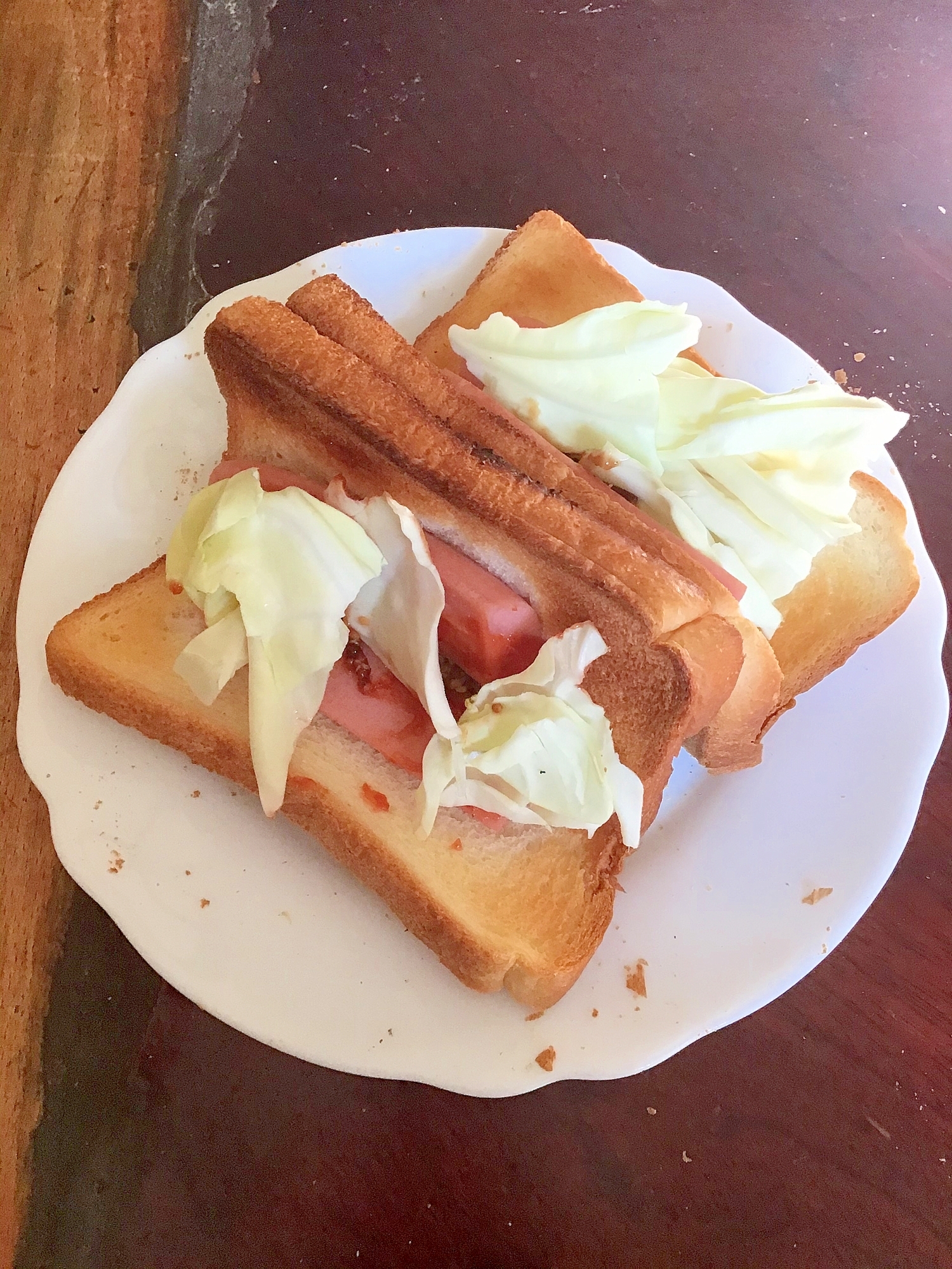 春キャベツと魚肉ソーセージのとろけるチーズ食パン。