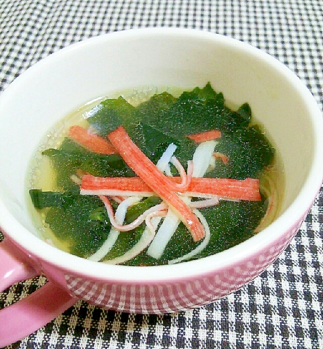 ワカメとカニカマの中華風コンソメスープ
