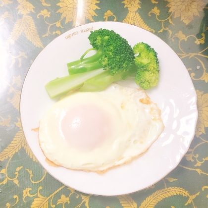 ブロッコリーの目玉焼き丼