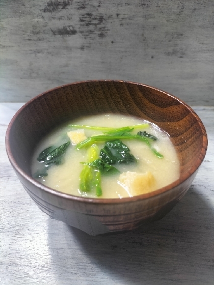ほうれん草と油揚げの味噌汁（昆布だし）