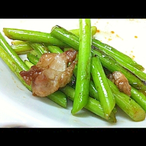 鶏肉とにんにくの芽の炒めもの