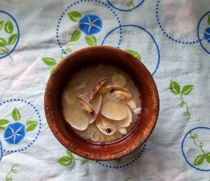 業務スーパーの冷凍あさりを使った、あさりの味噌汁。