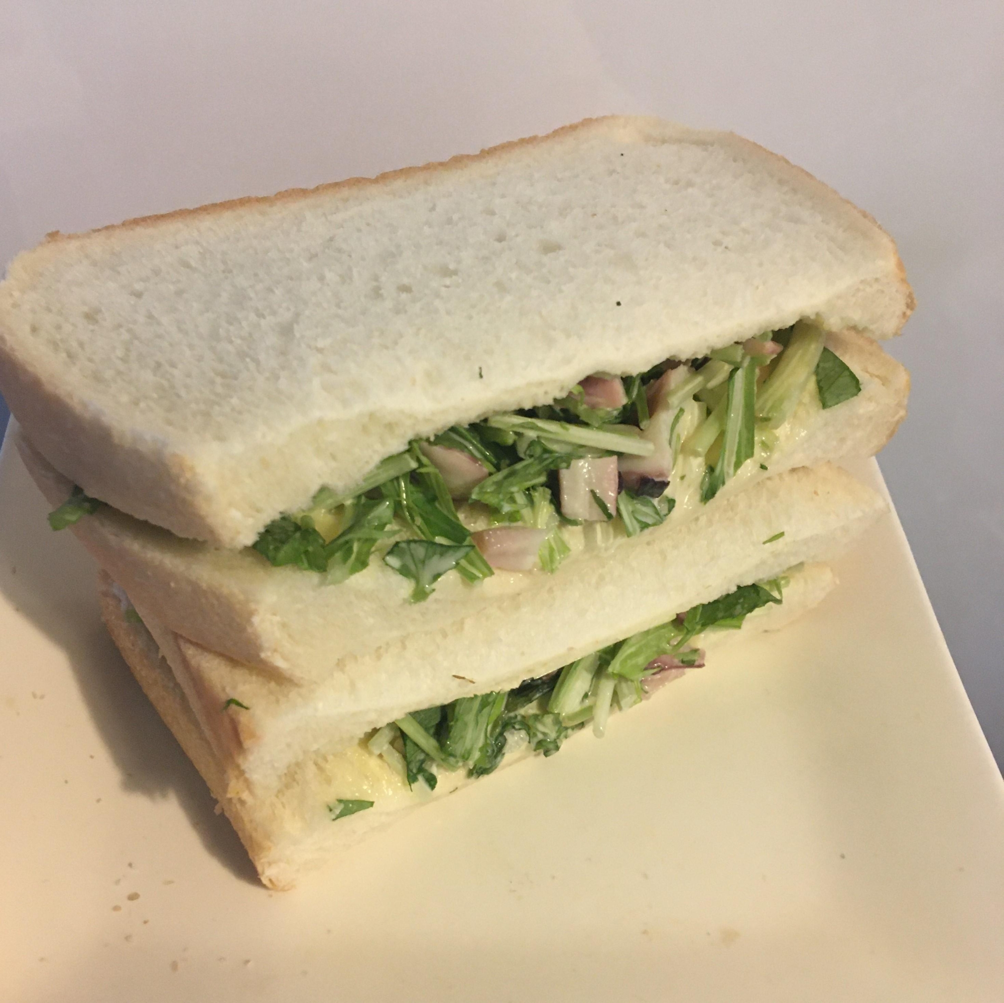 イカ、三つ葉、水菜のサンドイッチ