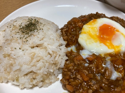 卵が崩れましたが...簡単にできて美味しかったです！キーマカレー好きなので、また作ります。ありがとうございました(*^^*)