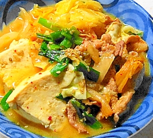 豚肉キャベツと玉ねぎの和風みそキムチ鍋