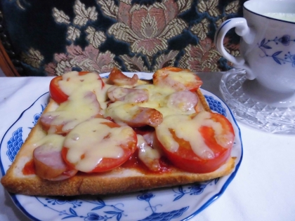 パンの耳で失礼します　私の朝食です　大満足　美味しかったです　女子会いいですね　私もね30日　箱根で女子会です　女性はお話が大好きネ