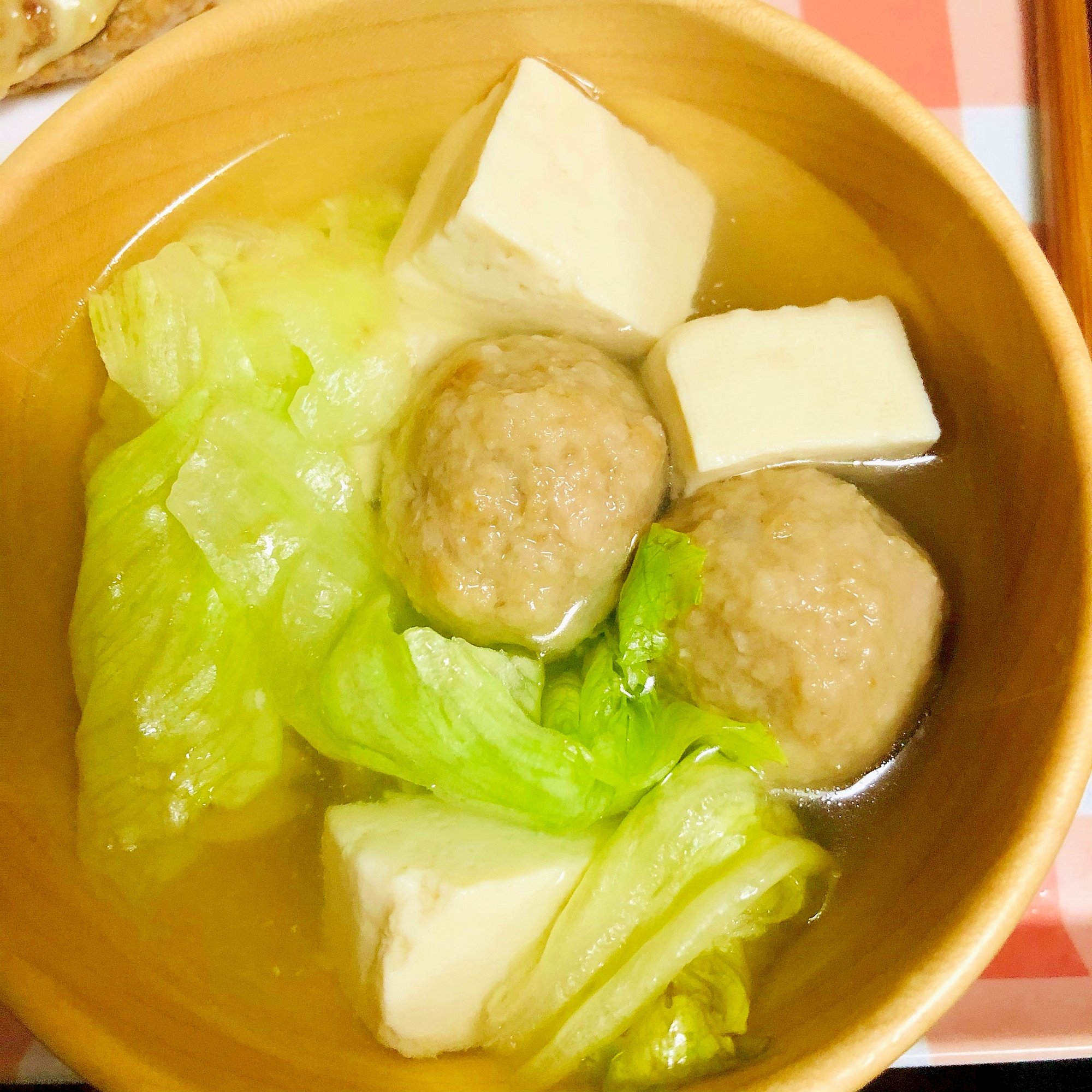 豆腐と肉団子とレタスのスープ