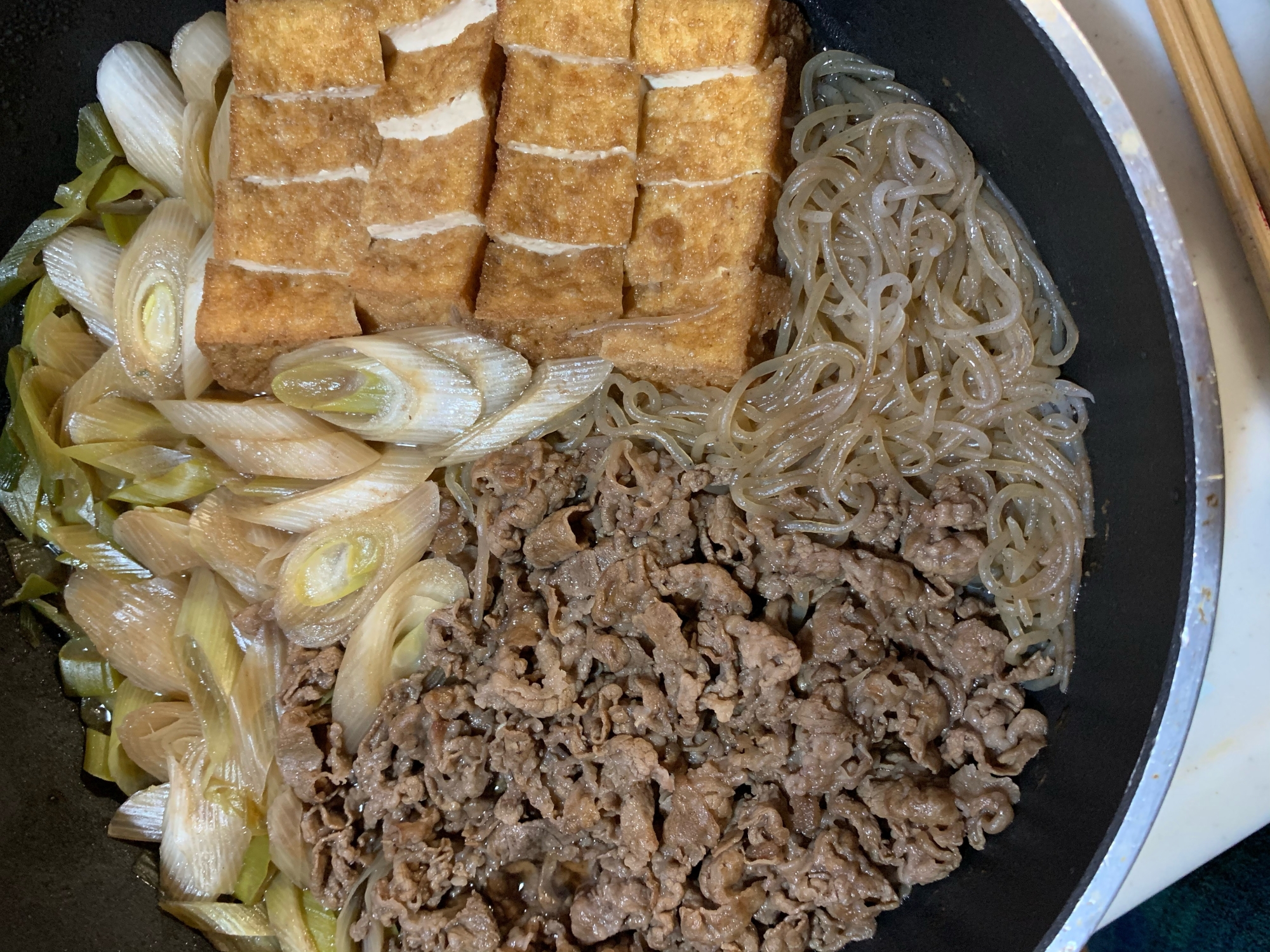 牛肉と厚揚げのすき焼き風煮物