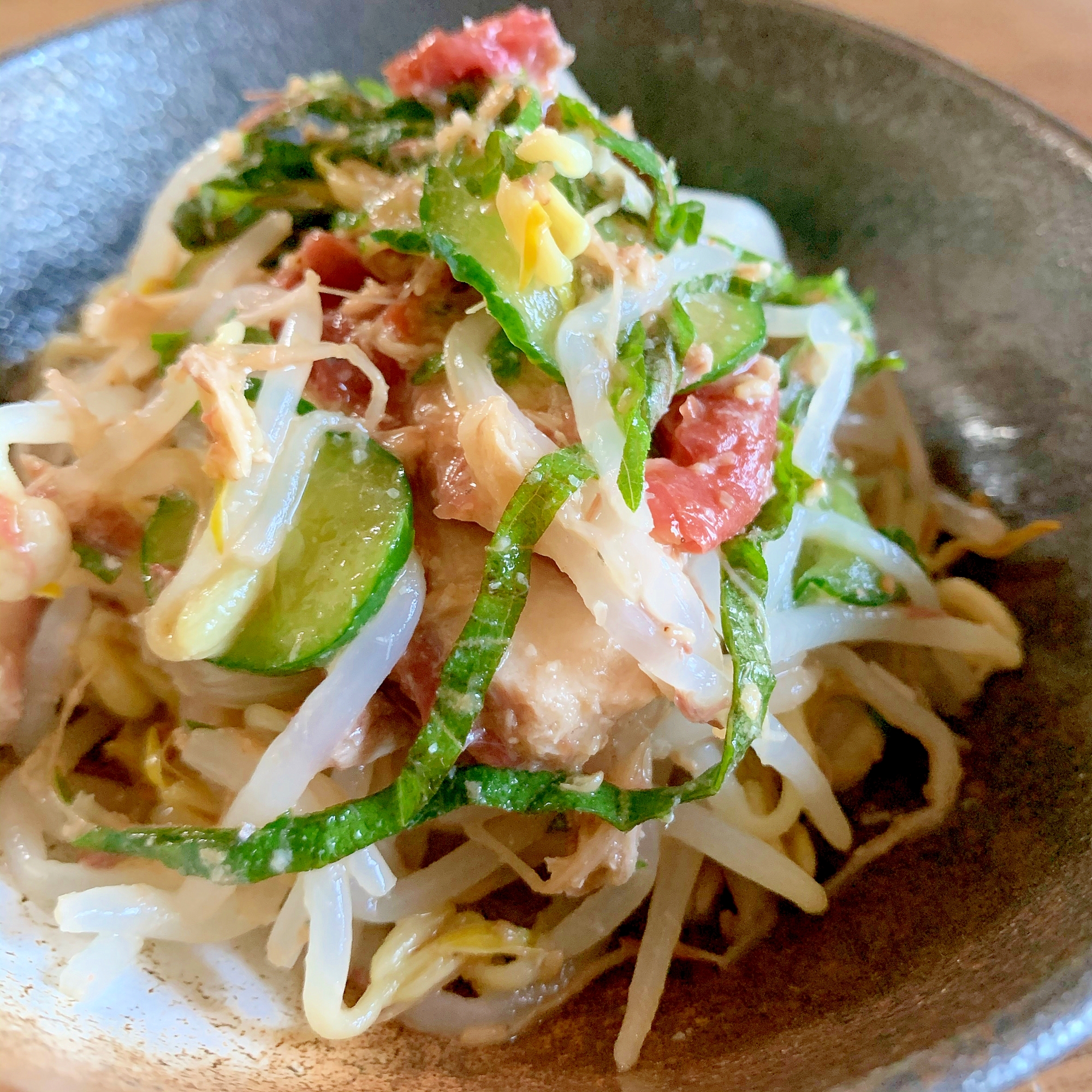 もやしとサバ缶の梅肉和え