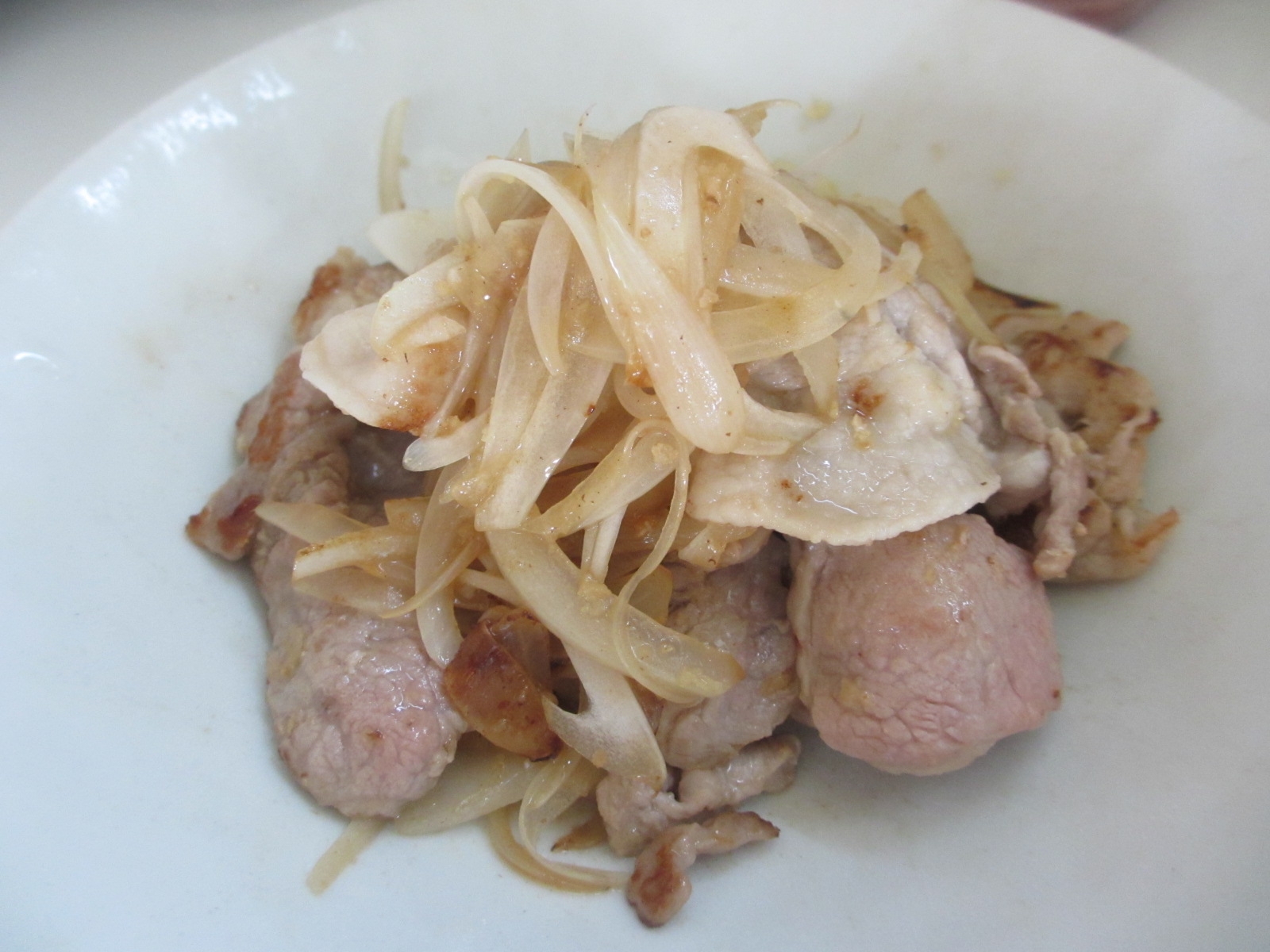 豚肉と新タマネギの生姜マヨ炒め