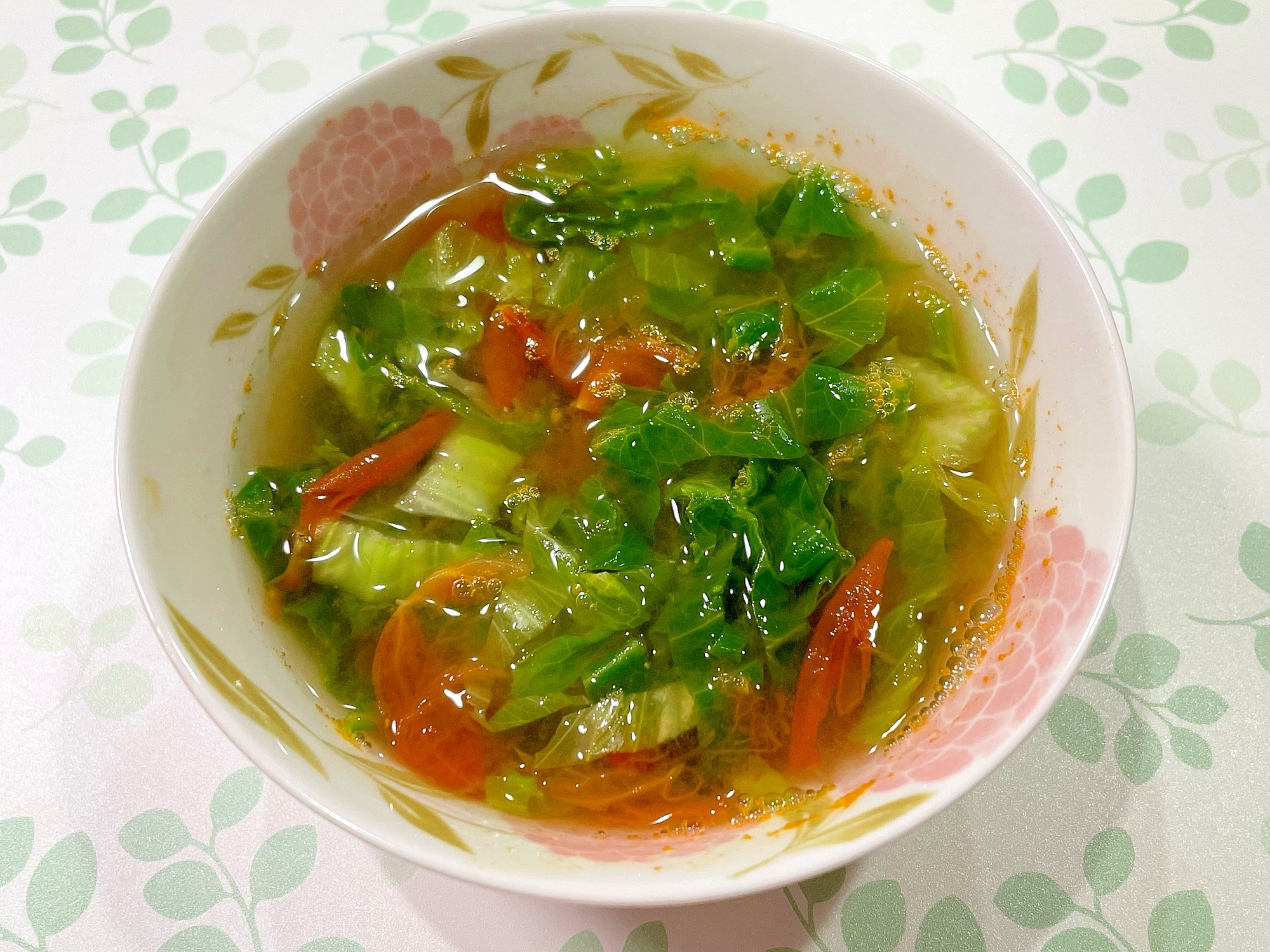 レタスの外葉とトマトのスープ