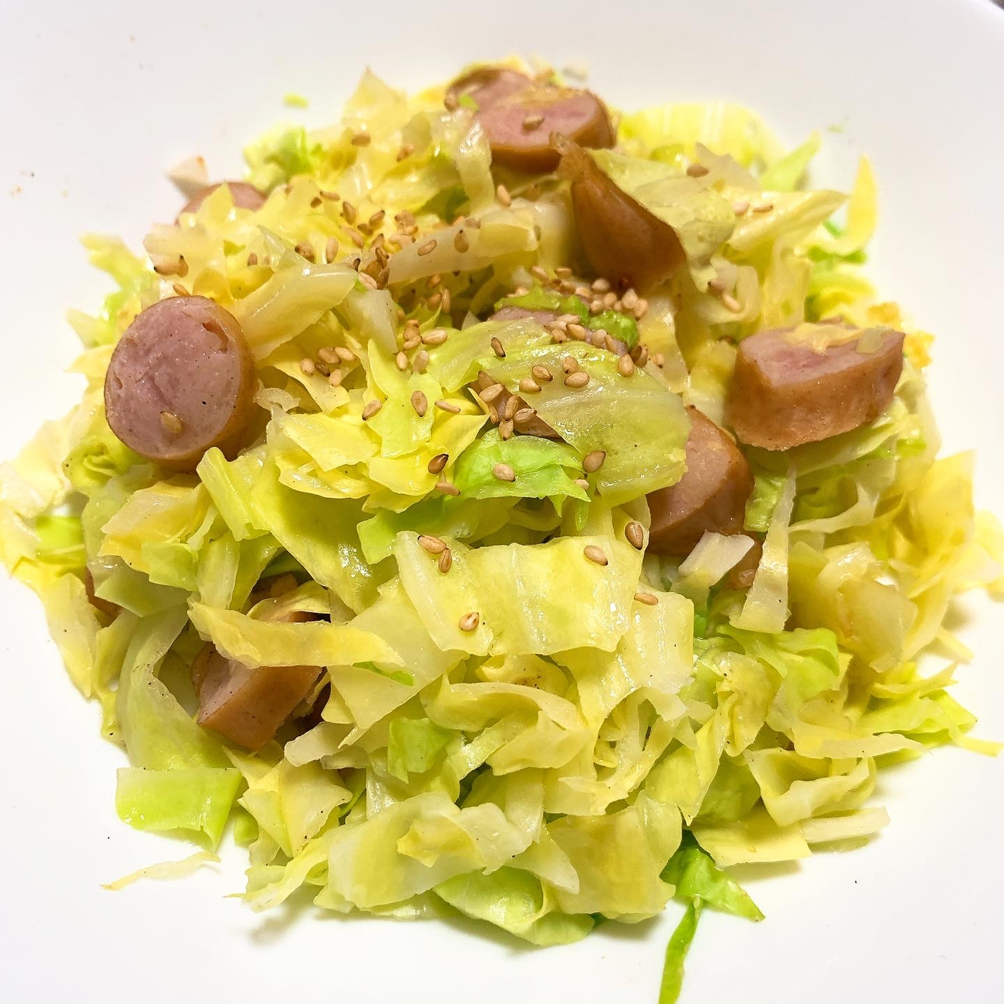レンジで簡単＊キャベツとウインナーのホットサラダ＊