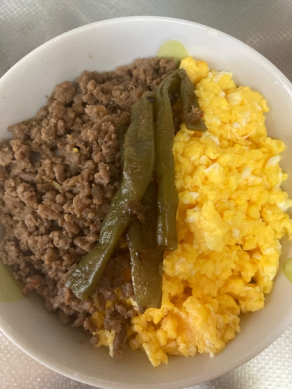初心者でも簡単にできる　鶏そぼろ丼　弁当にも!!
