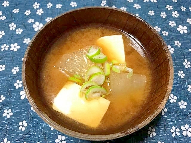 大根と豆腐とねぎの味噌汁