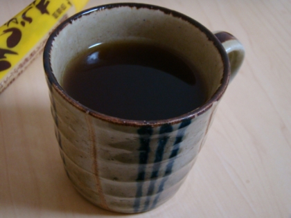 砂糖漬け生姜がなかったのでチューブ生姜に砂糖プラスです♪烏龍茶は武夷岩茶で❤甘くぴりりが美味しいです～(≧▼≦)♡ぽかぽかに温まる一杯ご馳走様～♪