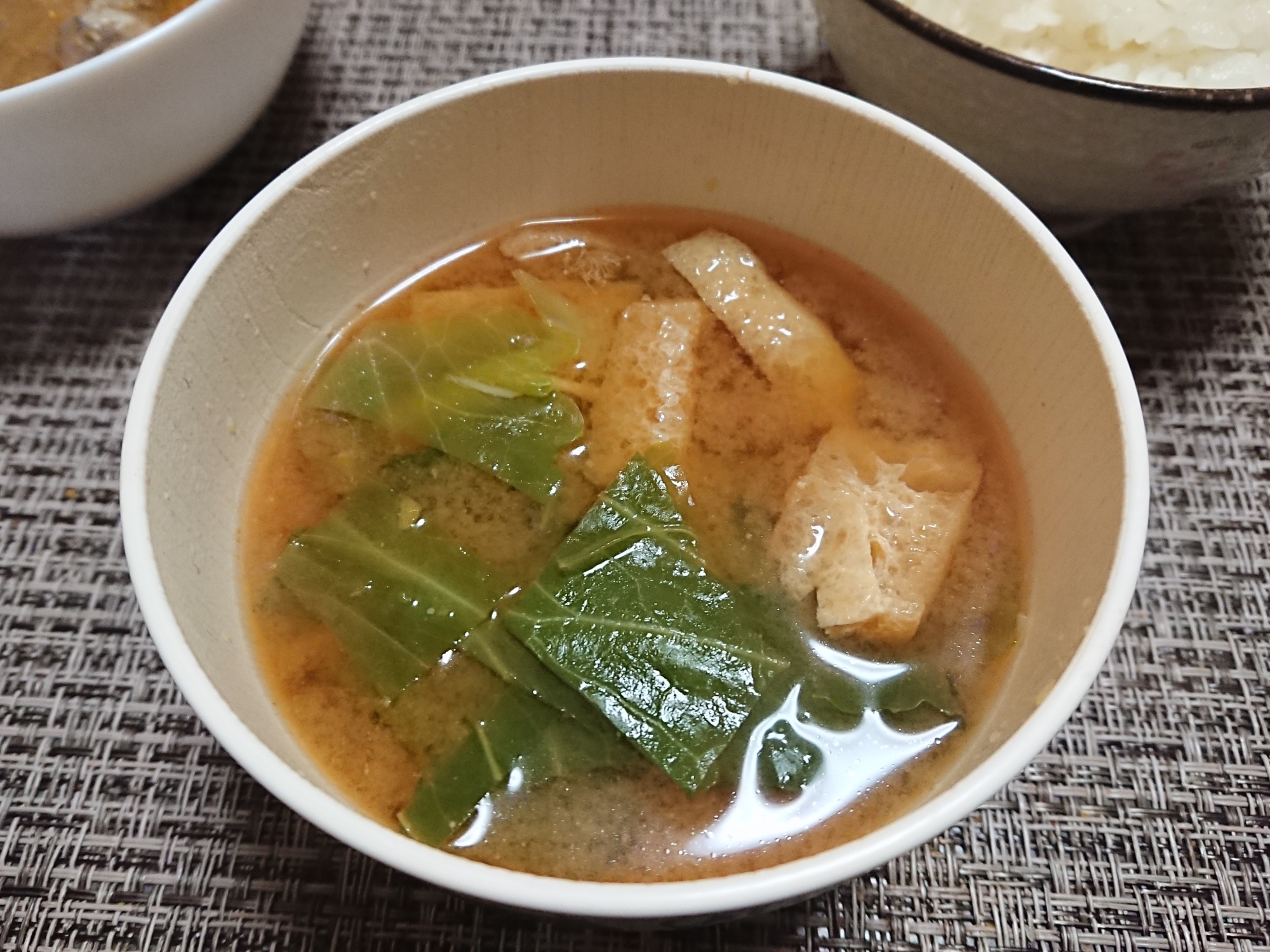 食べきり野菜☆キャベツの外葉と油揚げのお味噌汁