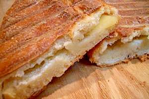 りんごとチーズのパニーニ