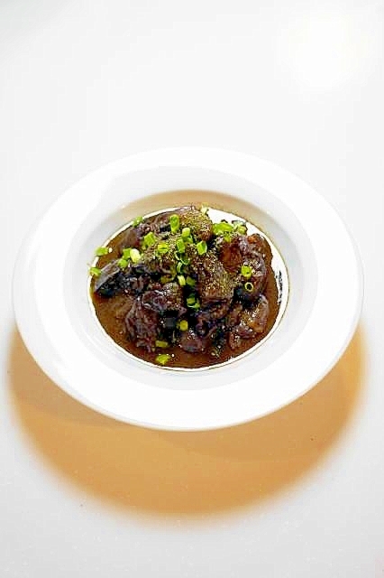 煮込み時間はたった５分だけ！鶏レバーの赤ワイン煮