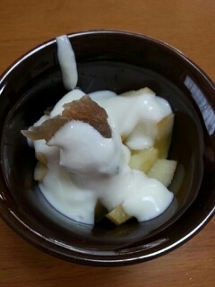 林檎と干し芋のヨーグルト