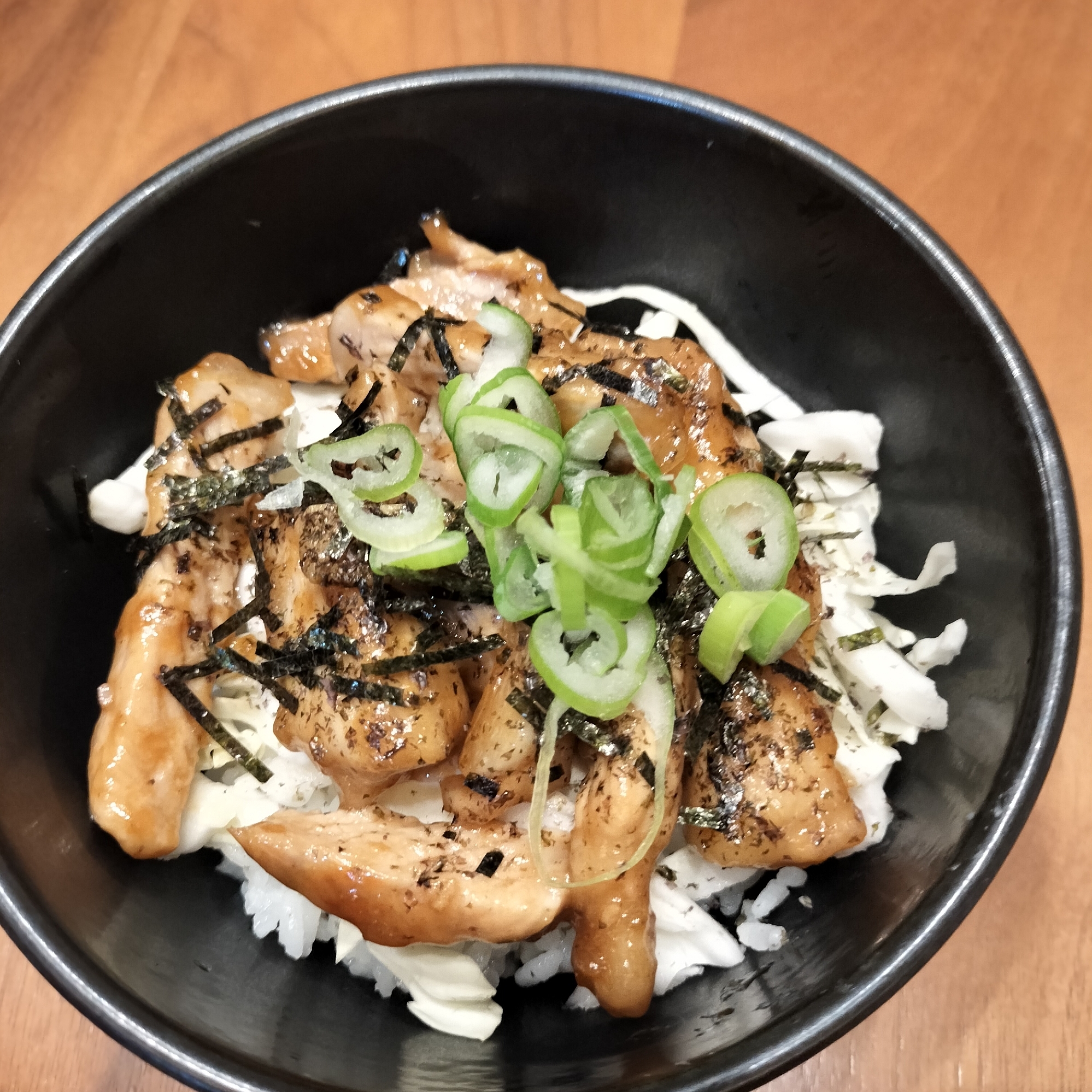 とんかつ用肉で作る！にんにく風味の豚丼