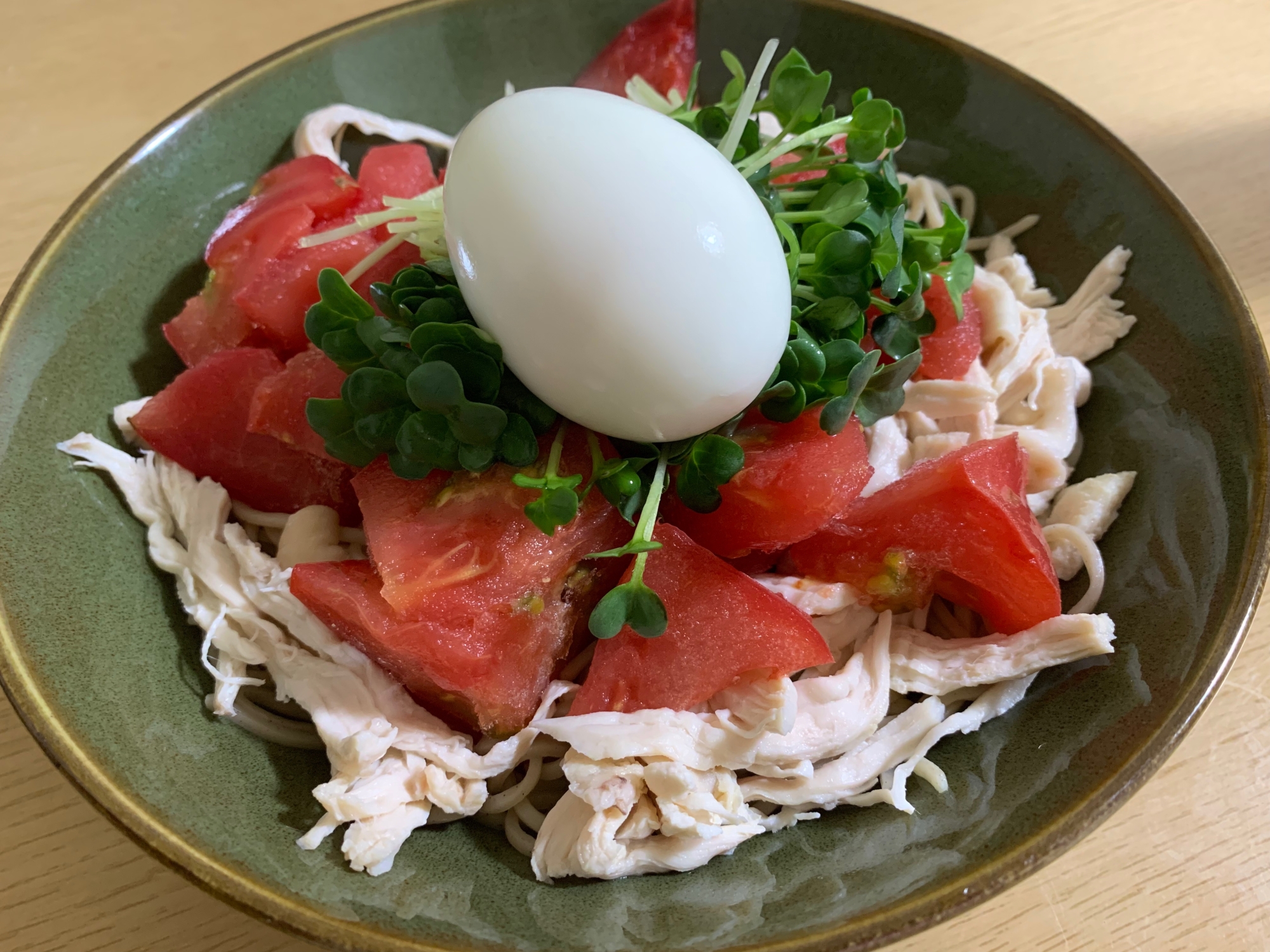 ひんやり冷凍トマトとチキンフレークぶっかけ蕎麦