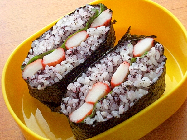 ラップなし ゆかり カニカマで おにぎらず レシピ 作り方 By ジョン リーバス 楽天レシピ ラップなし ゆかり カニカマで おにぎらず レシピ 作り方 By ジョン リーバス 楽天レシピ