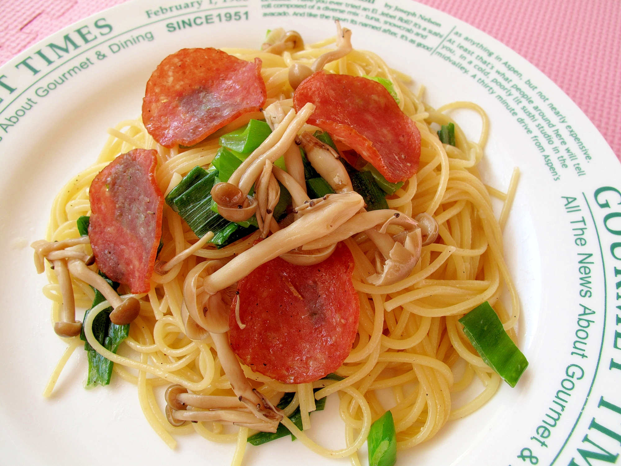 フライパン一つで簡単✨サラミと長ネギの和風パスタ✨