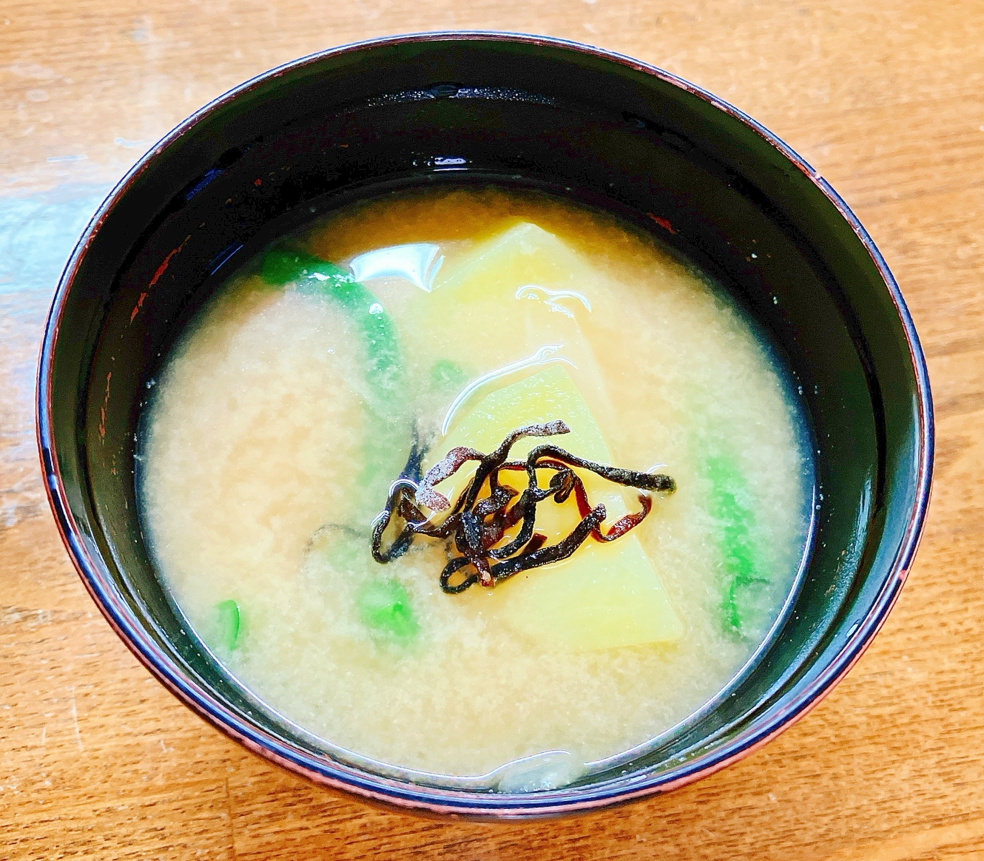 じゃが芋といんげんと塩昆布の味噌汁