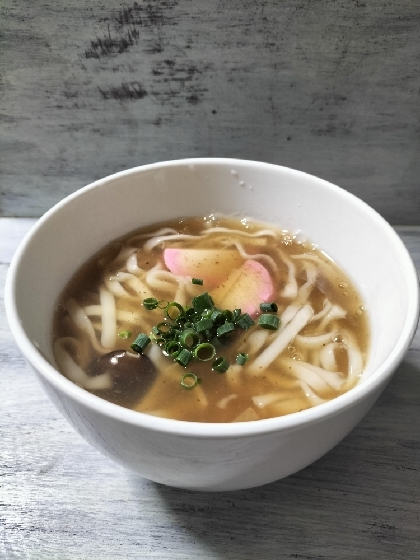 昨日の夕食にあんかけうどん作ってみました♬片栗粉なくなってたのでコーンスターチでとろみを出しました❦美味しいうどんレシピ感謝✨もやしはお助け食材ですね❢