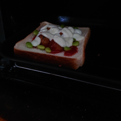 つくねと枝豆のピザトースト