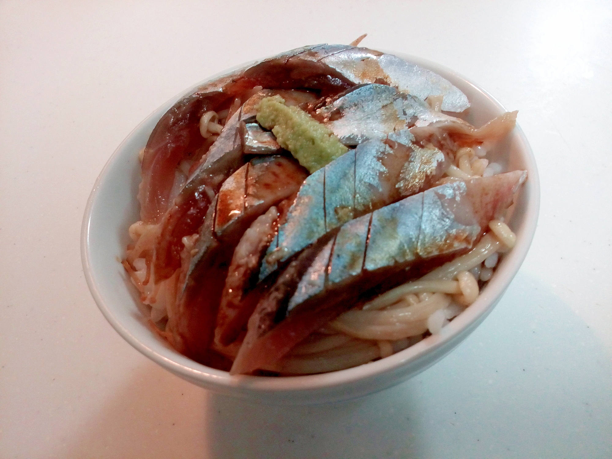 えのき茸とさんまの刺身の丼