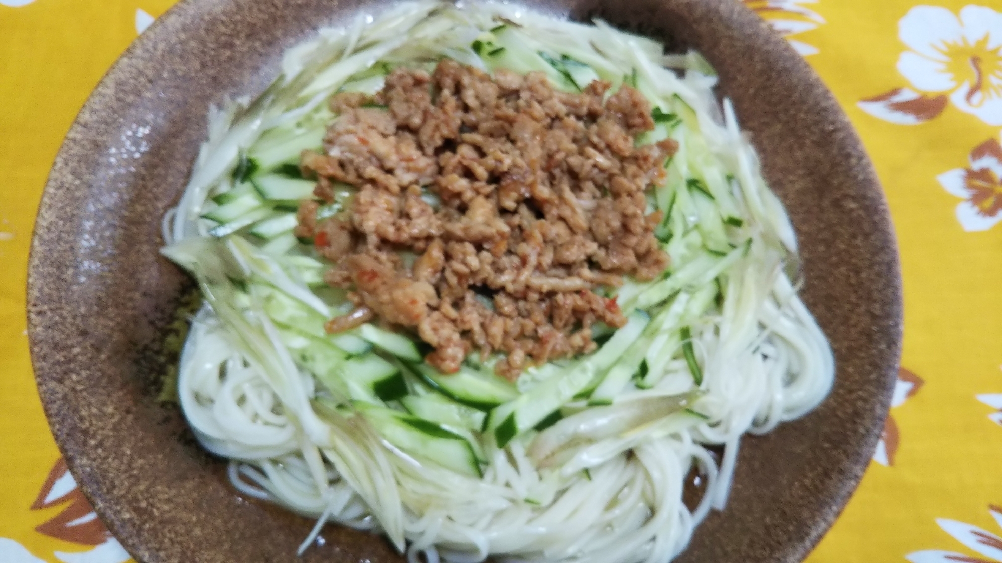 ピリ辛鶏そぼろときゅうりと茗荷の素麺☆