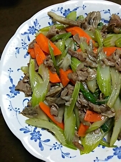 セロリと豚肉の塩ダレ炒め